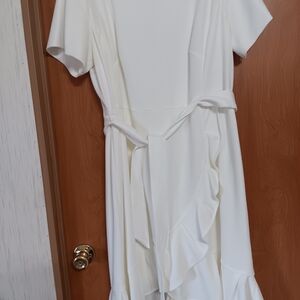 Elegant White Ruffle Dress. NWOT.